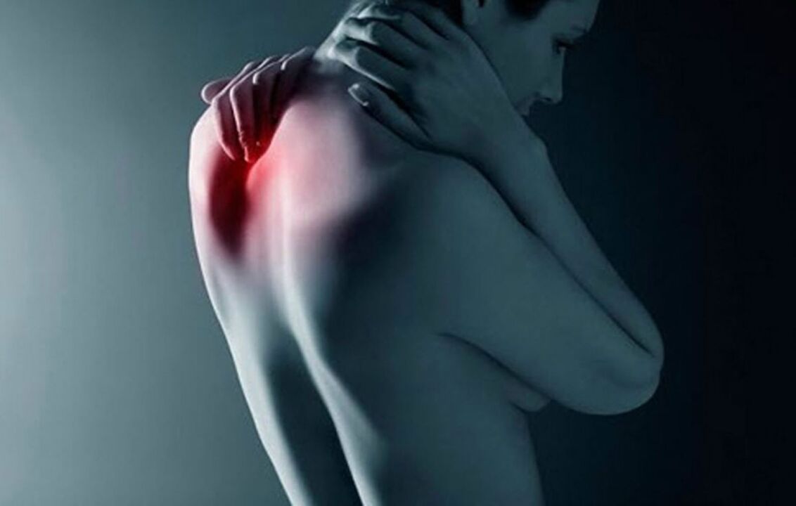 bol ispod lijeve lopatice s leđa